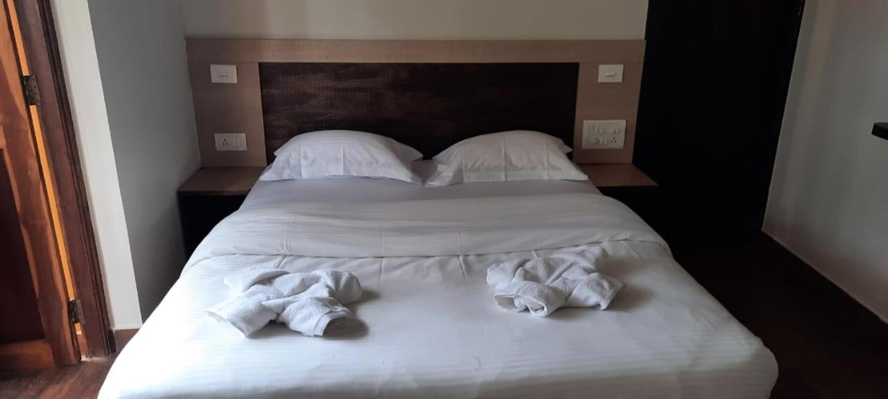 Baga Beach Paradise Hotel Eksteriør billede